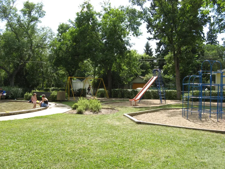 Ground-level photograph of Albert Rec Unit Park from the city park map.