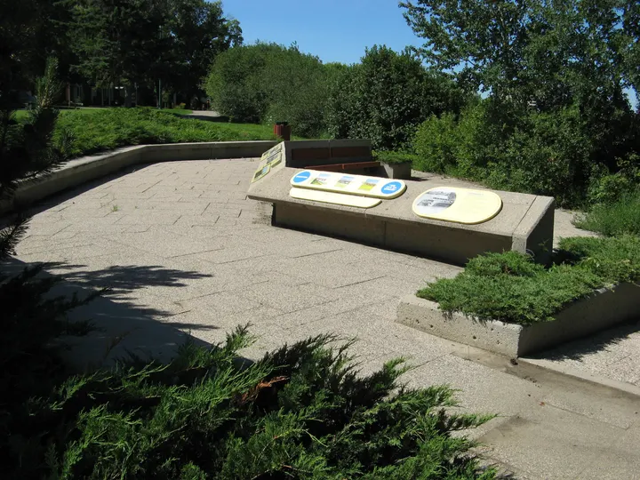 Ground-level photograph of Cosmopolitan Park from the city park map.