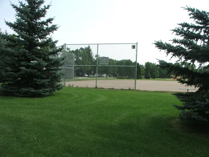 Ground-level photograph of Holiday Park from the city park map.