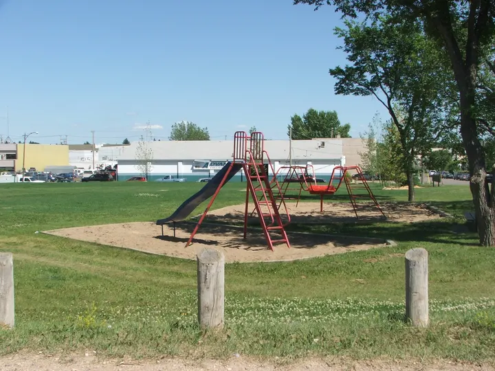 Ground-level photograph of Szumigalski (Industrial) Park from the city park map.