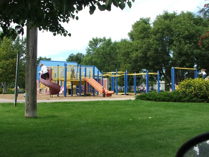 Ground-level photograph of Thornton Park from the city park map.