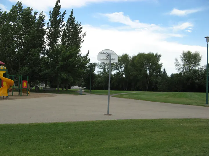 Ground-level photograph of Wildwood Park from the city park map.